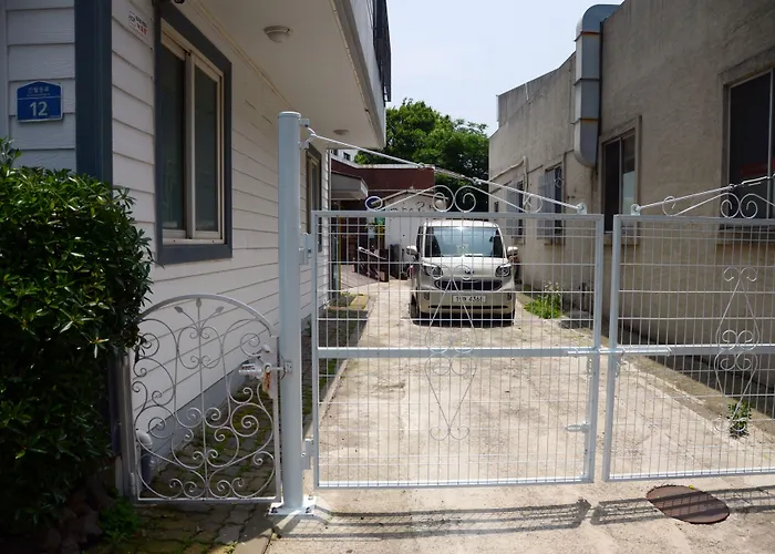 Ganderak Guesthouse
