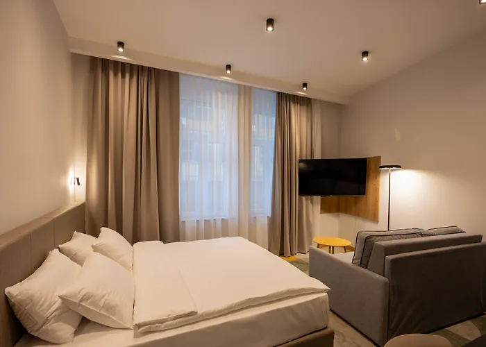Hop Inn Rooms & Suites