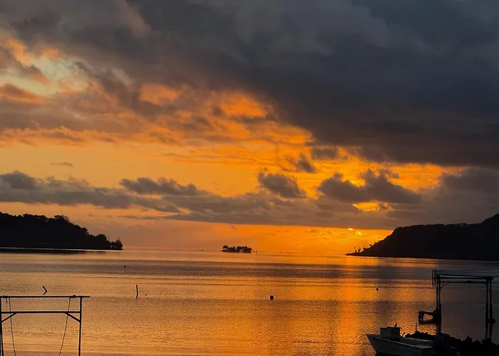 Hiva's Place climatisé terrasse vue sur mer -Huahine