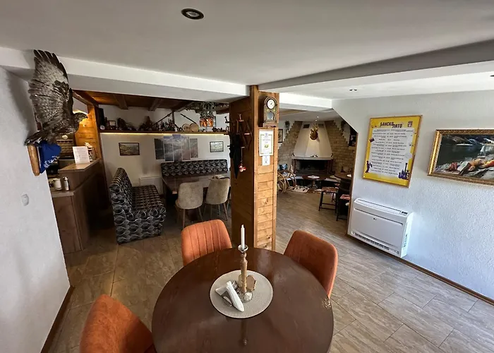 Niki House