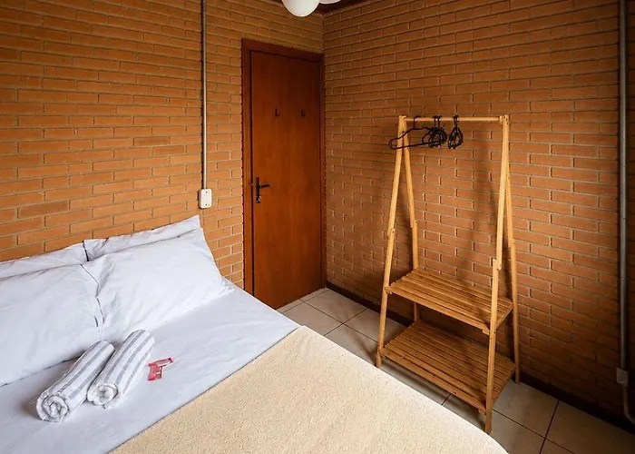 Brumar - Quarto Com Banheiro Compartilhado